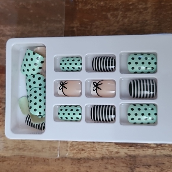 2/$16 Polka-dot & Stripe Press on Nails - Picture 13 of 15